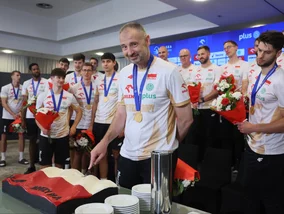 Miniatura: Novak Djoković z uznaniem...
